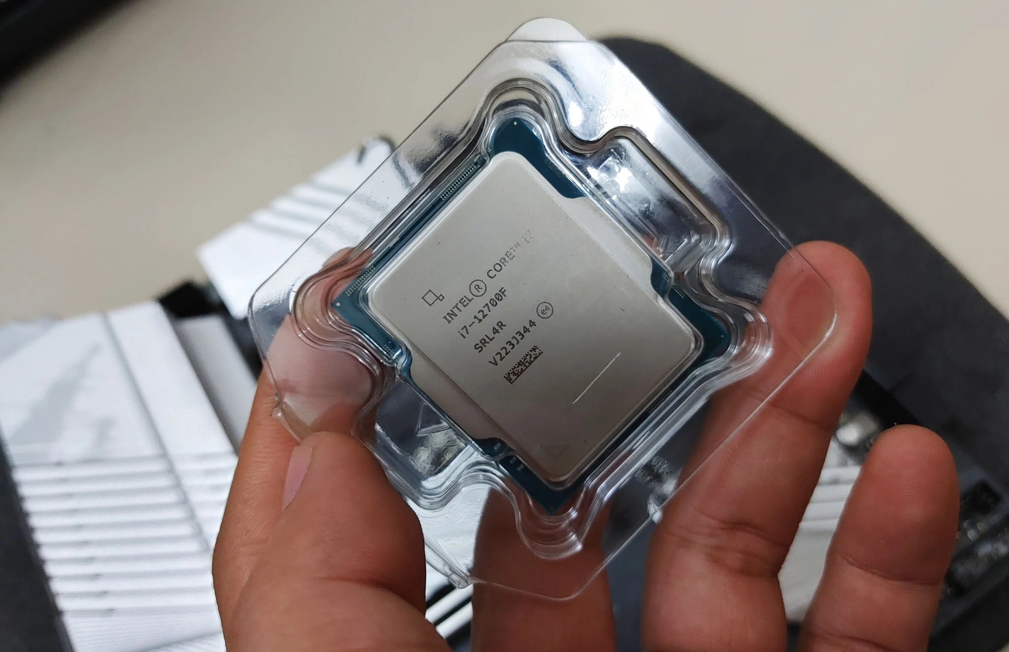 Để lắp CPU Intel Core i7-12700F cần dùng main gì?Hướng dẫn lắp đặt và lựa chọn bo mạch chủ phù hợp cho CPU Intel Core i7-12700F